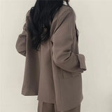 Elegant Tailored Blazer and Trouser Set with Modern Relaxed Fit