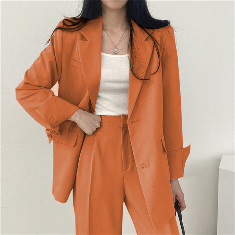Elegant Tailored Blazer and Trouser Set with Modern Relaxed Fit